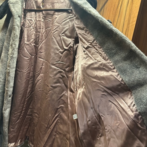 Vintage faux fur coat - Picture 6 of 13